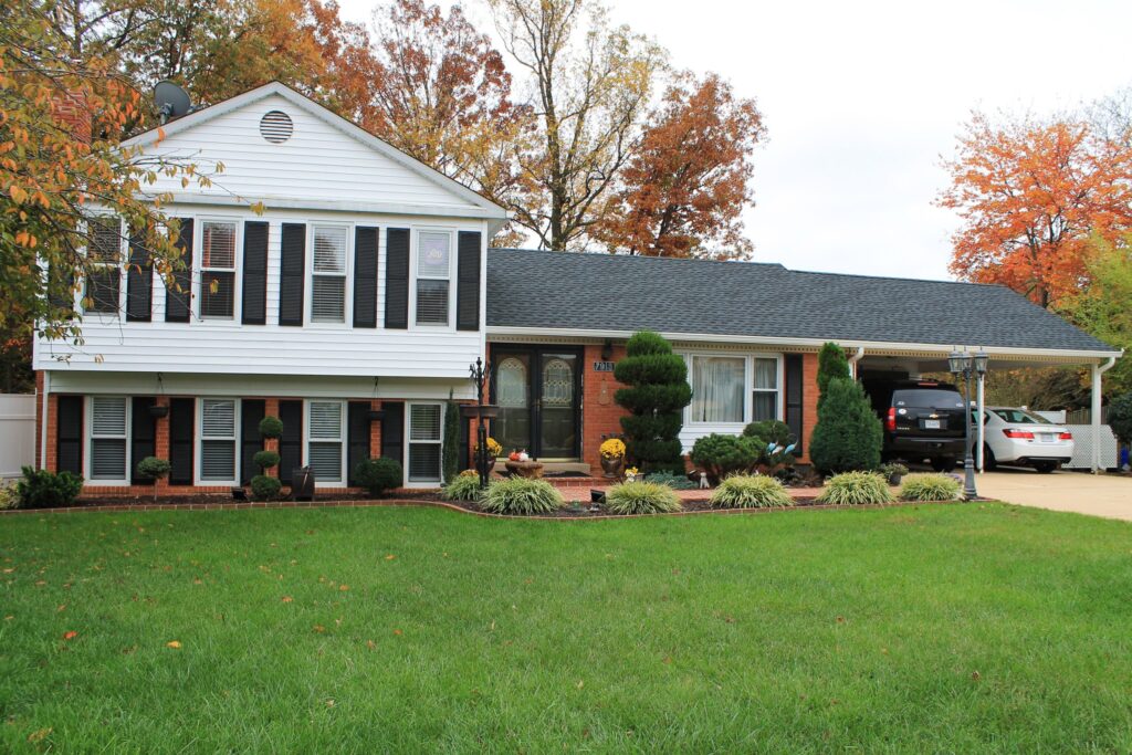 Architectural shingle roofing project by Sunshine Contracting on a Northern Virginia home (photo 55)