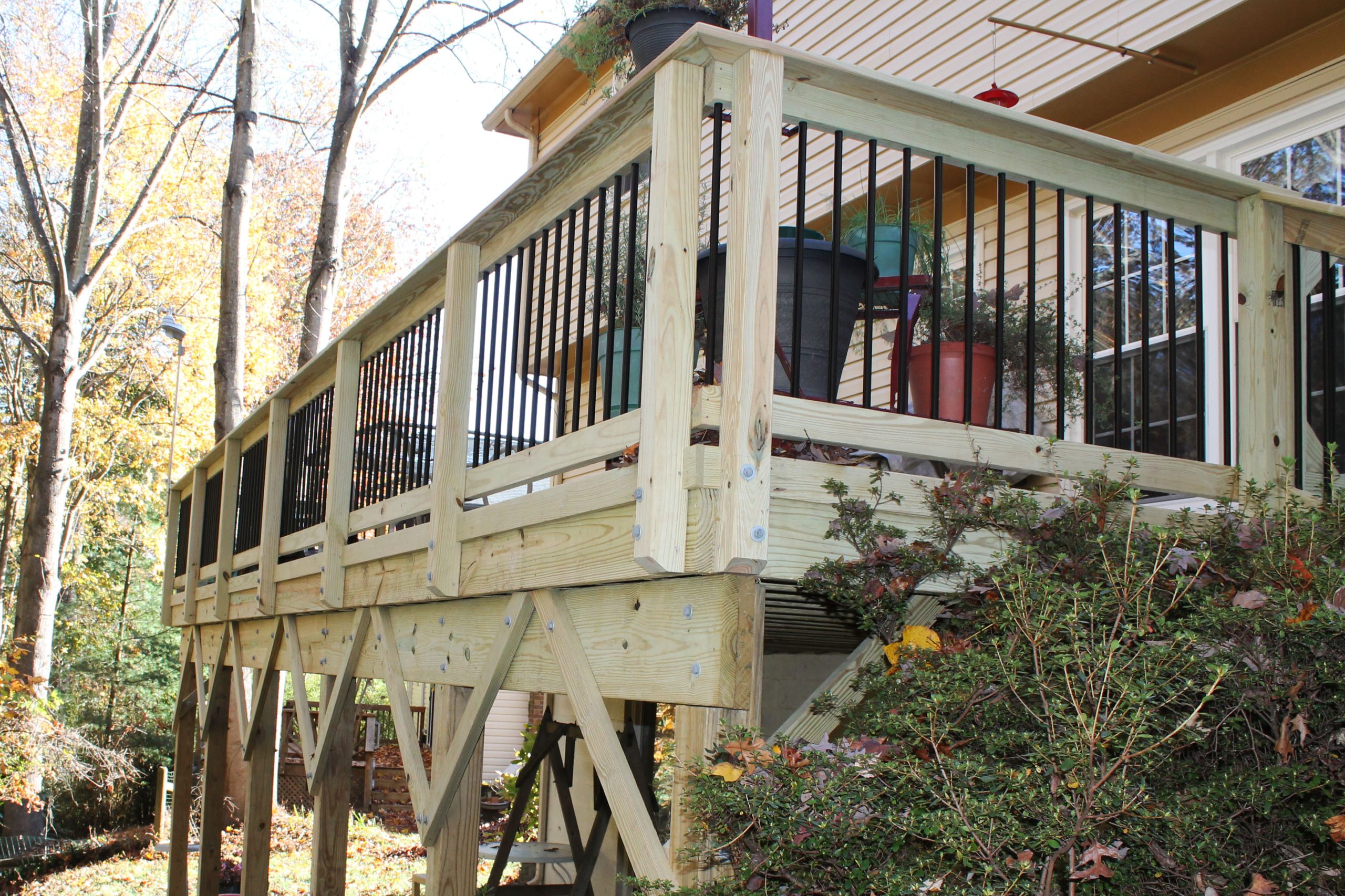 Composite deck project by Sunshine Contracting on a Northern Virginia home (photo 100)