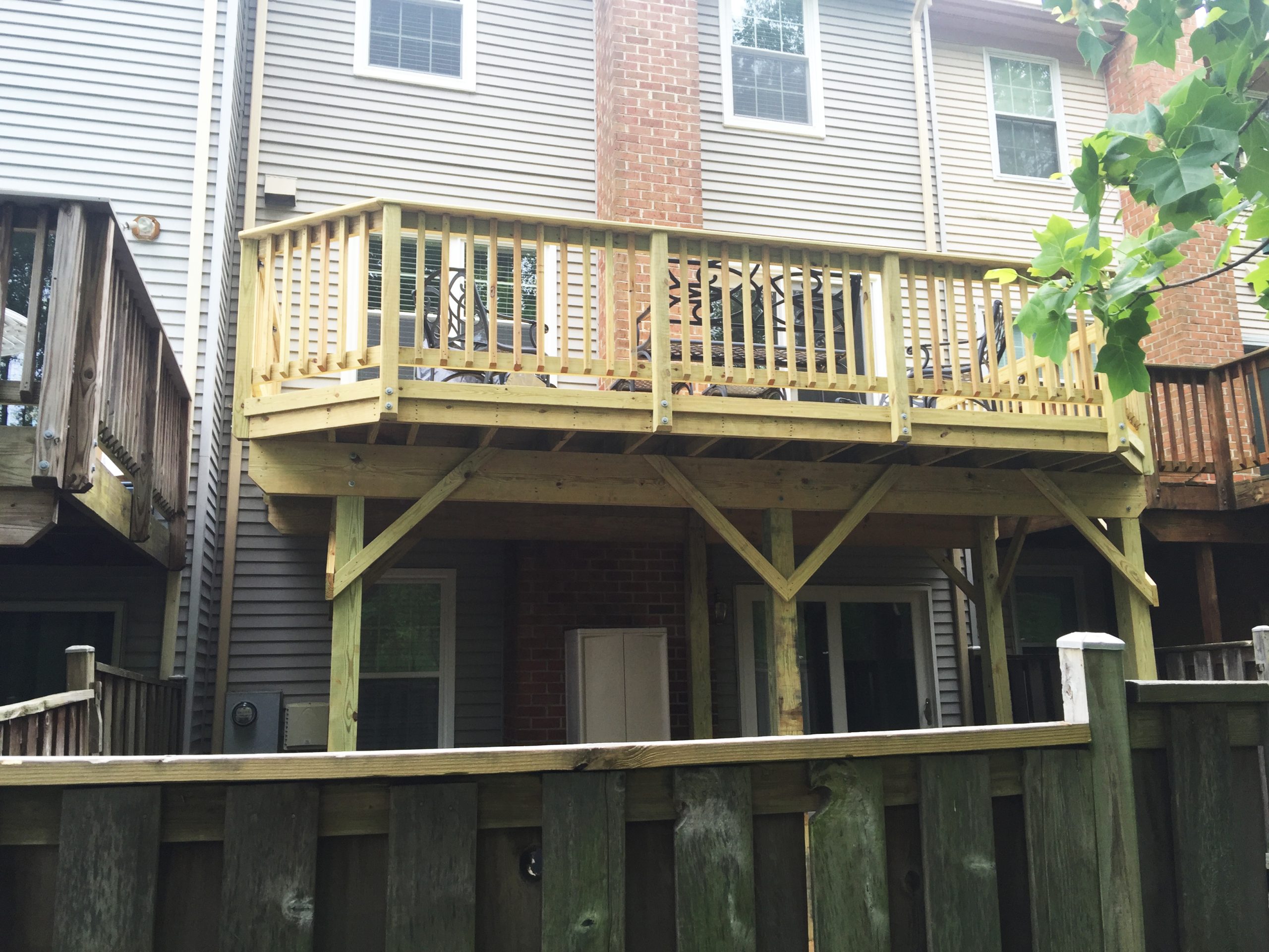 Composite deck project by Sunshine Contracting on a Northern Virginia home (photo 74)