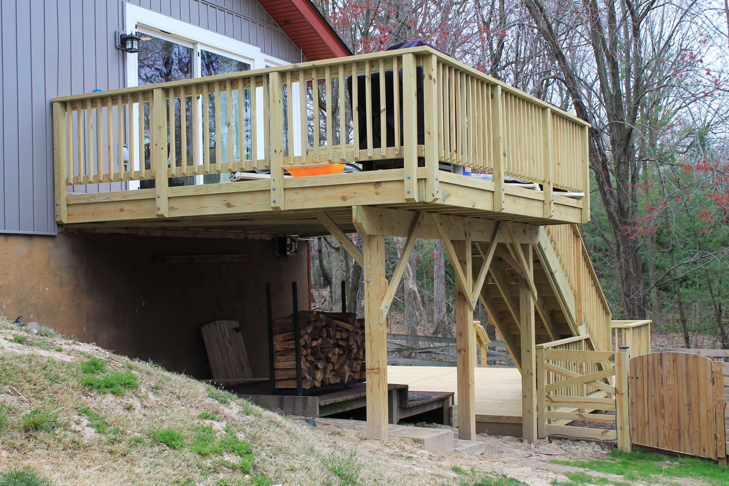 Composite deck project by Sunshine Contracting on a Northern Virginia home (photo 16)
