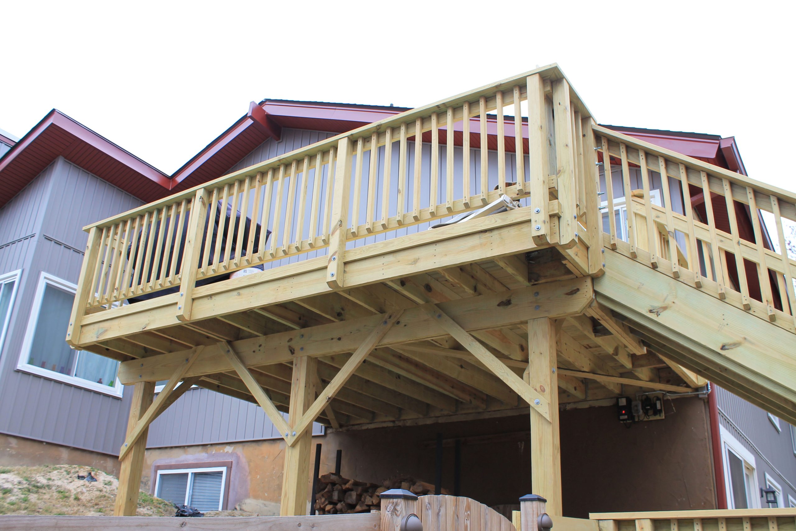 Composite deck project by Sunshine Contracting on a Northern Virginia home (photo 18)
