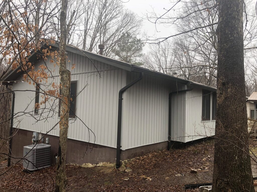Vinyl siding project by Sunshine Contracting on a Northern Virginia home (photo 12)