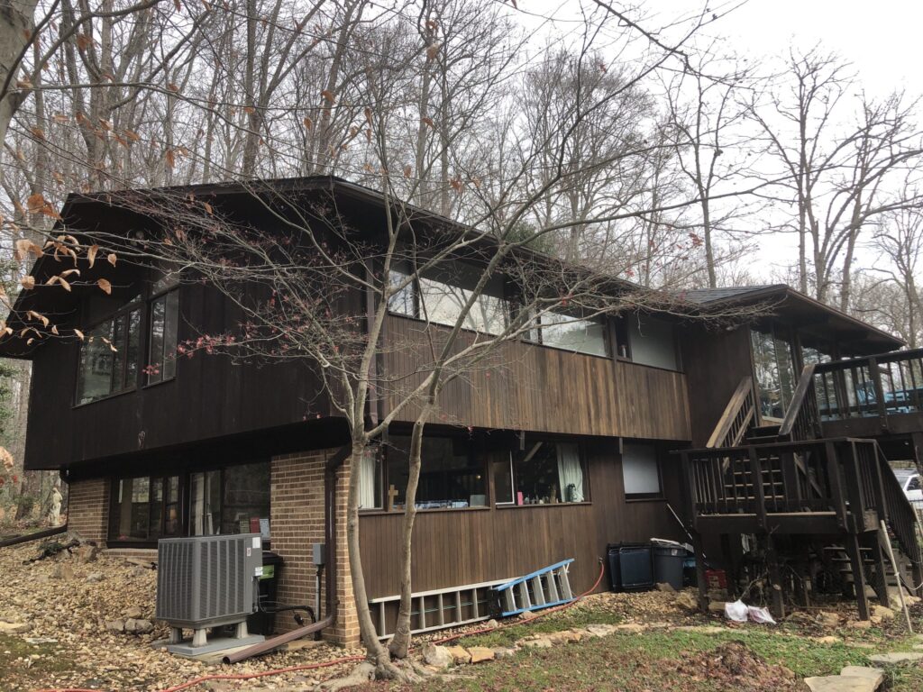 Exterior remodeling project by Sunshine Contracting on a Northern Virginia home (photo 3)