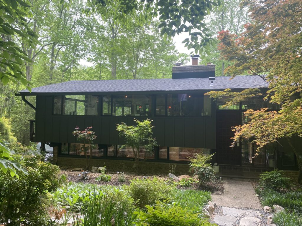 James Hardie fiber cement siding project by Sunshine Contracting on a Northern Virginia home (photo 1)
