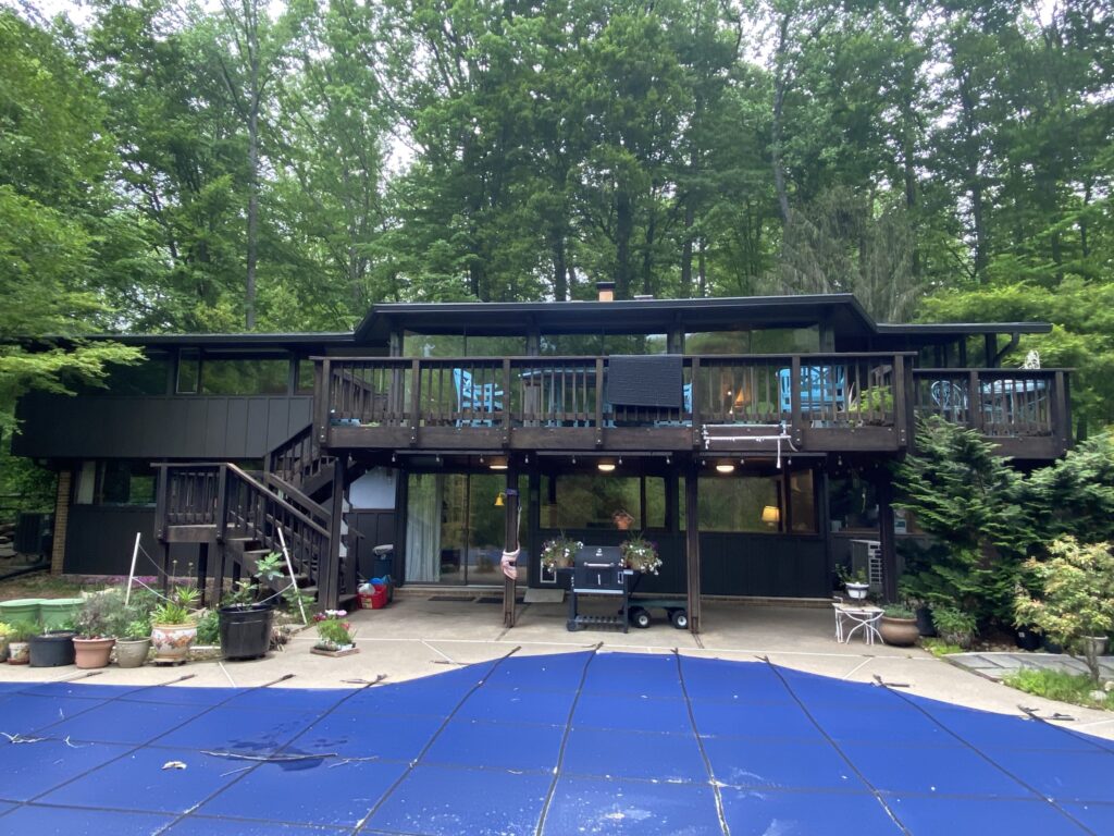 Exterior remodeling project by Sunshine Contracting on a Northern Virginia home (photo 10)