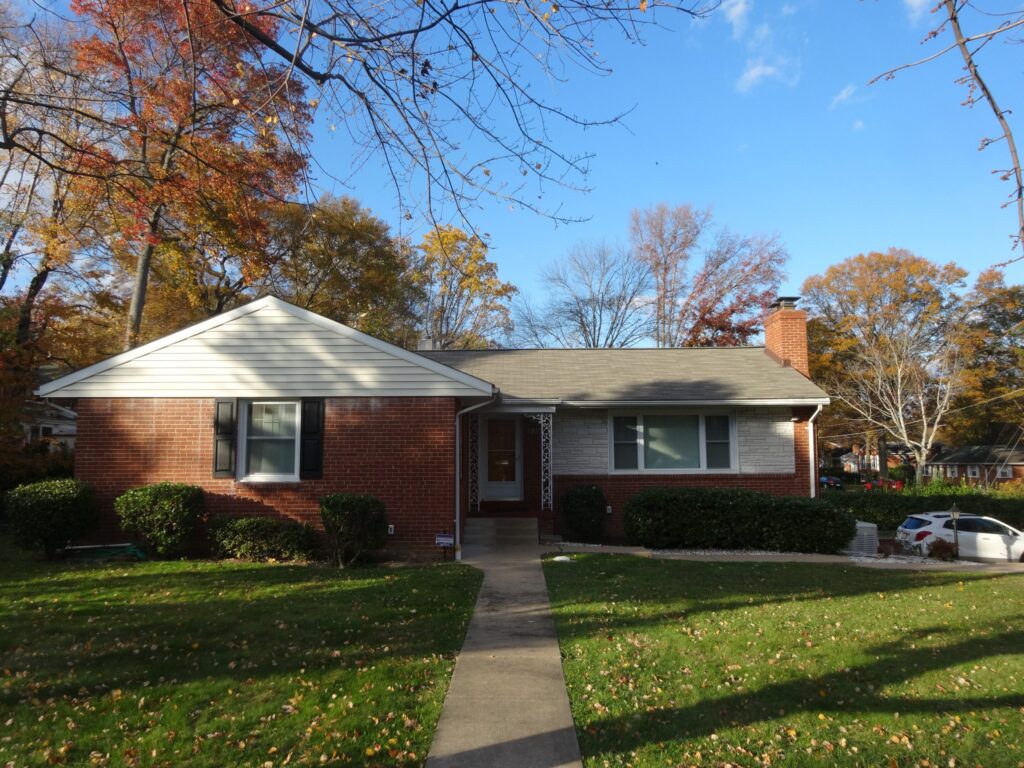 3 tab shingle project by Sunshine Contracting on a Northern Virginia home (photo 4)