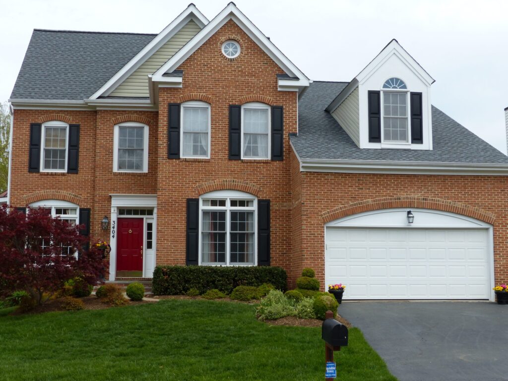 Architectural shingle roofing project by Sunshine Contracting on a Northern Virginia home (photo 47)