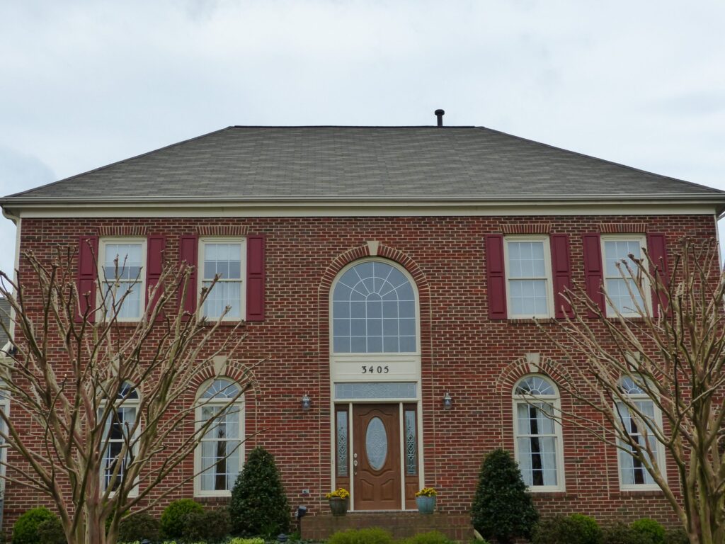 Architectural shingle roofing project by Sunshine Contracting on a Northern Virginia home (photo 33)