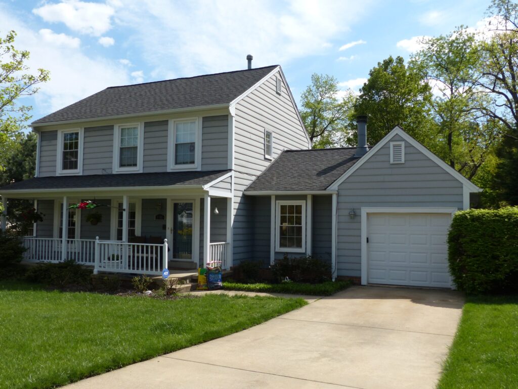 Architectural shingle roofing project by Sunshine Contracting on a Northern Virginia home (photo 26)