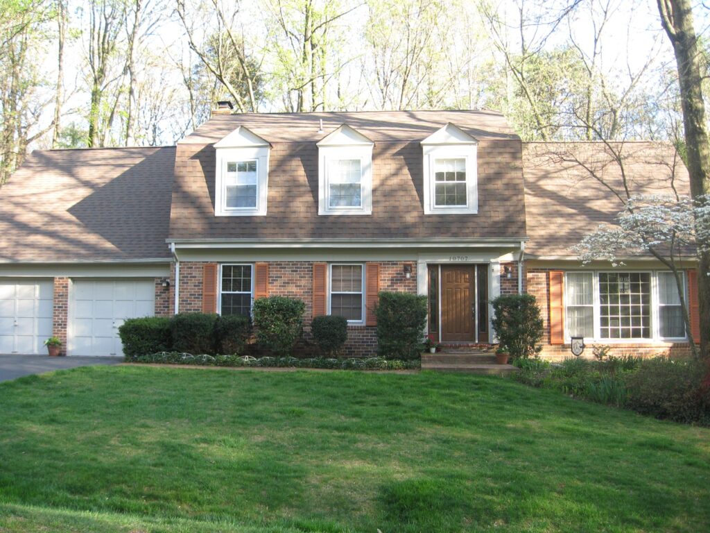 Architectural shingle roofing project by Sunshine Contracting on a Northern Virginia home (photo 42)