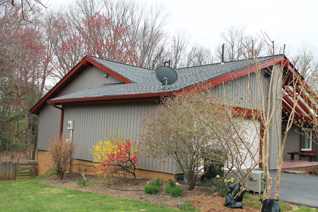 Architectural shingle roofing project by Sunshine Contracting on a Northern Virginia home (photo 20)