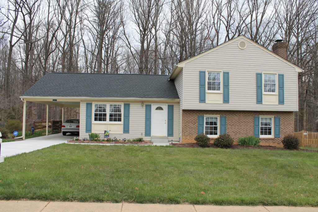 GAF Timberline HD charcoal roof on a Northern Virginia colonial