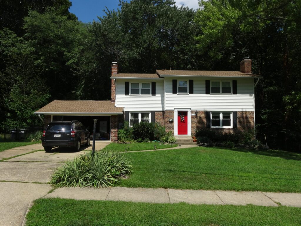Architectural shingle roofing project by Sunshine Contracting on a Northern Virginia home (photo 41)