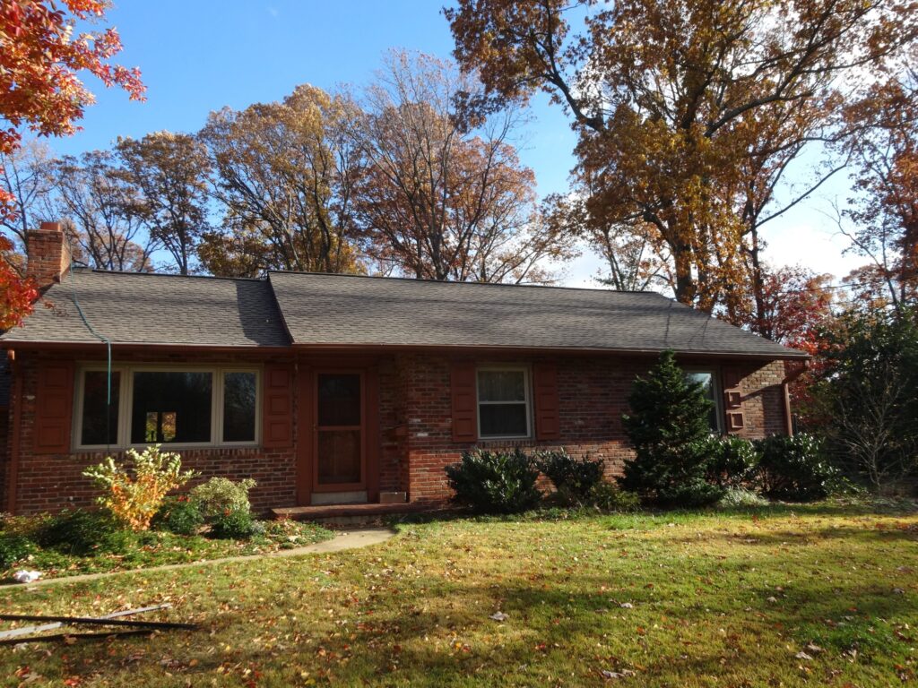 Architectural shingle roofing project by Sunshine Contracting on a Northern Virginia home (photo 46)