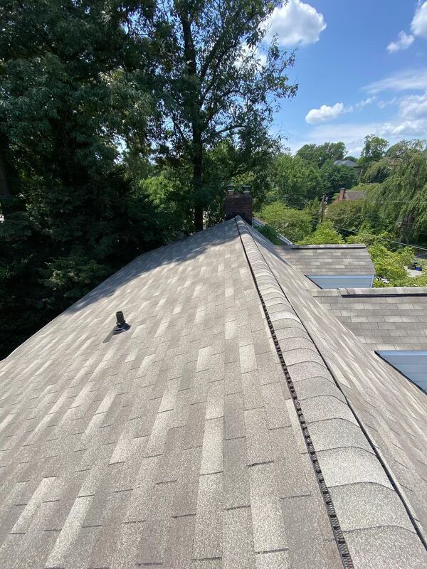 New ridge caps along the peak of a GAF roof in Arlington, VA