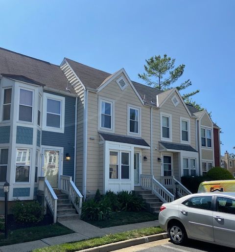 Front of an Alexandria, VA townhouse before its roof replacement