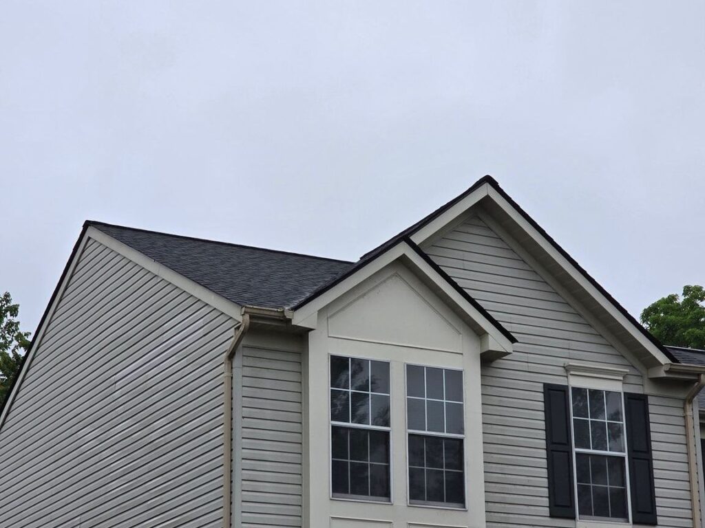 Front of an Ashburn, VA townhouse with a new GAF Timberline HDZ Charcoal roof