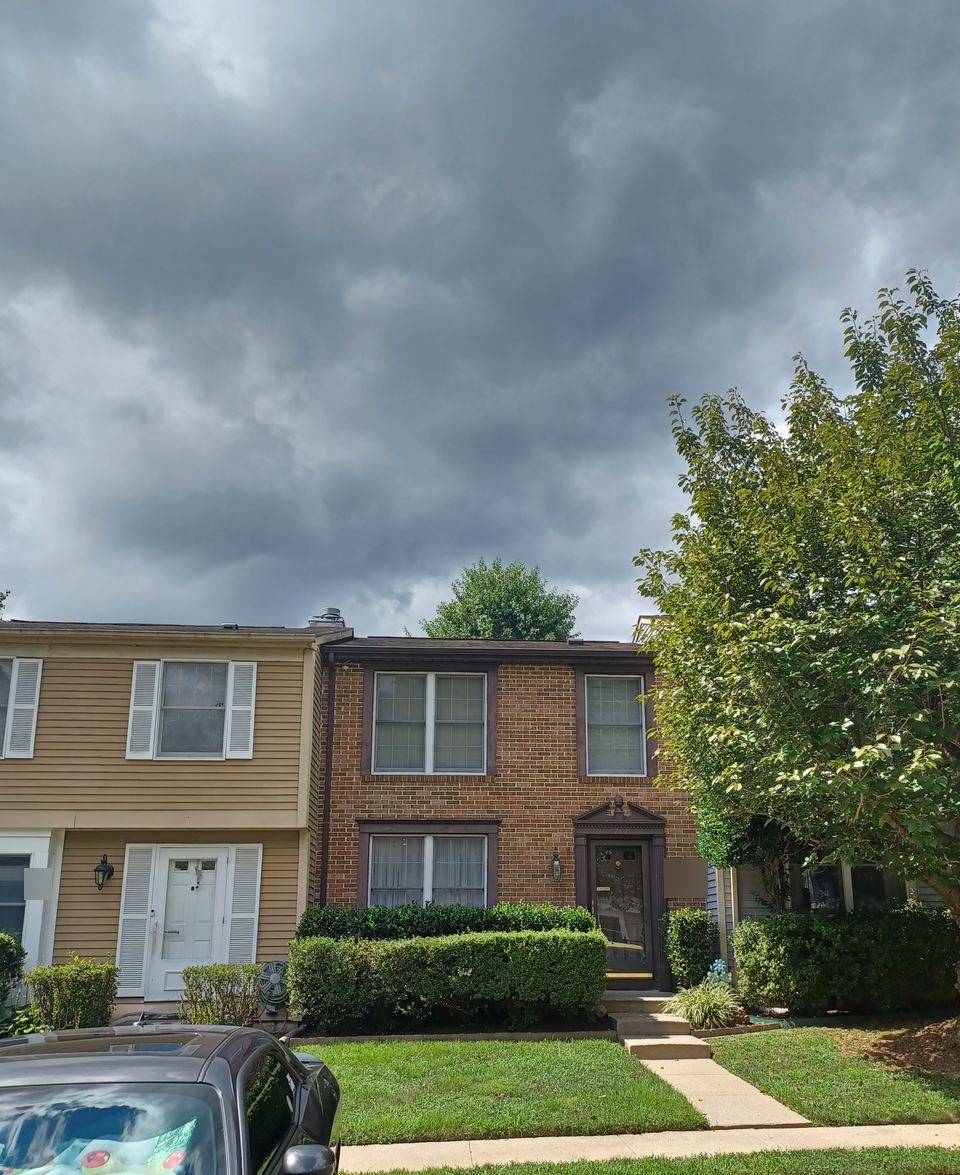 Front of a Lorton, VA townhouse before its roof replacement