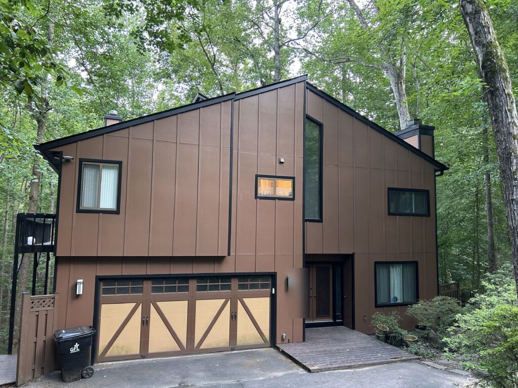 Manassas, VA home re-sided in James Hardie vertical panel siding