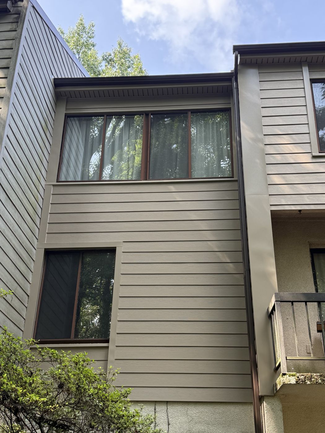 New James Hardie lap siding and trim around windows on a Reston, VA townhouse