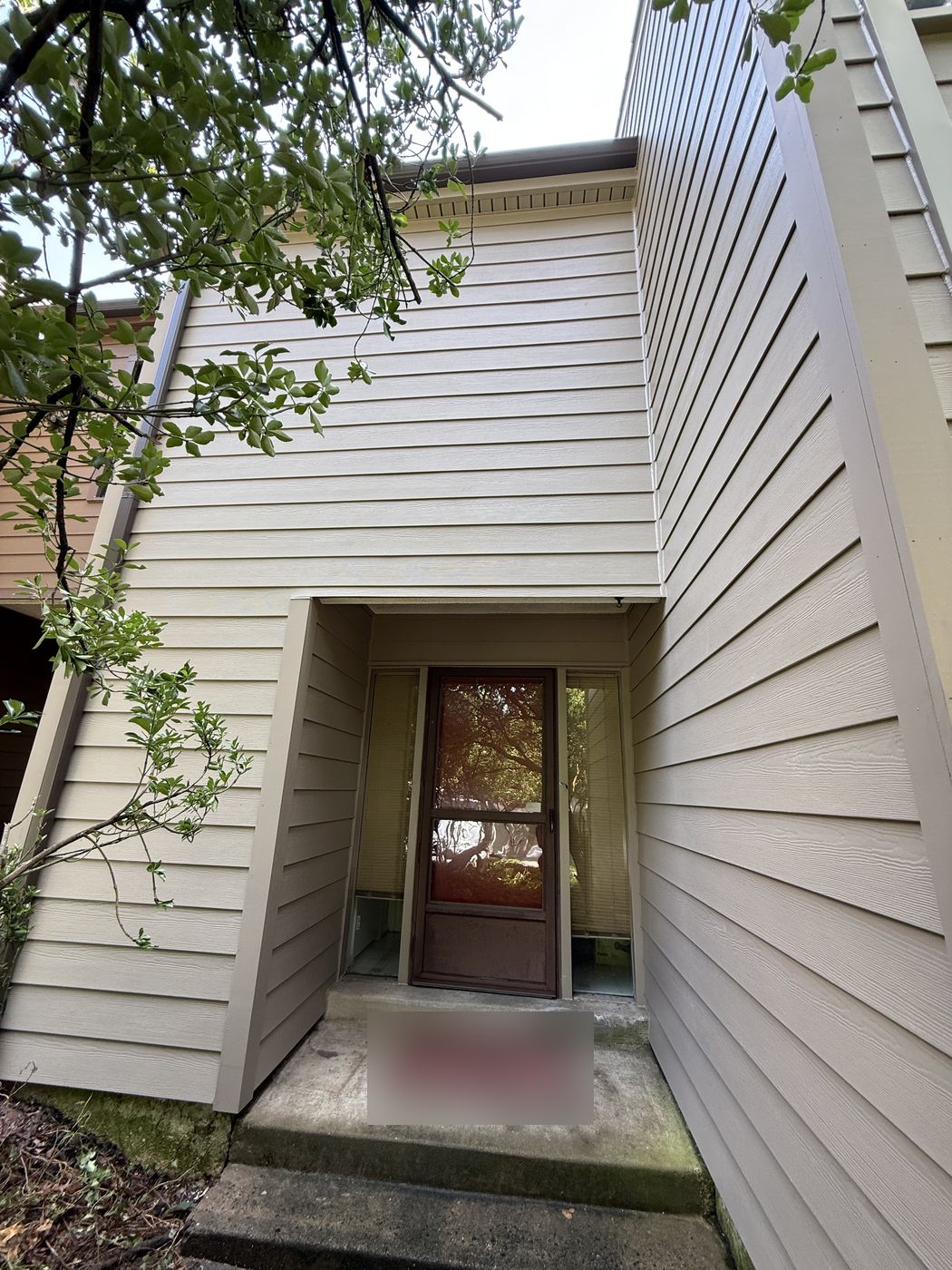 Entry of a Reston, VA townhouse with new James Hardie lap siding