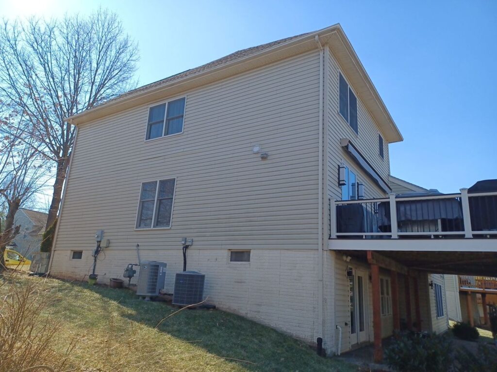 Side wall of a Herndon, VA home before siding replacement